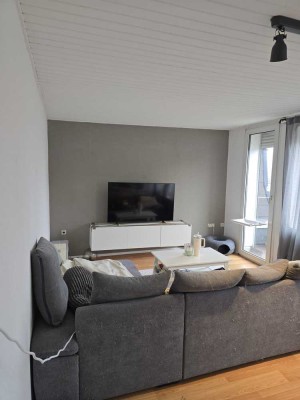 Helle 2,5-Zimmer-Wohnung im 3. OG, zwei Balkone, große Wohnküche in Neuss