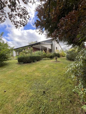 Großzügiges Einfamilienhaus mit gepflegtem parkähnlichem Garten - PROVISIONSFREI