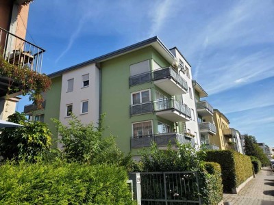 großzügige 2-Raum-Dachgeschoss-Atelierwohnung mit Balkon und Tiefgarage