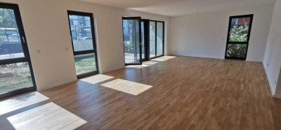 Große & moderne 3-ZKB mit EBK, Parkett, Terrasse in Oberursel