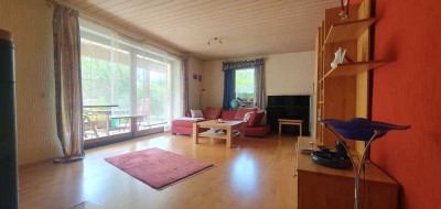 Helle 2-Zimmer-Erdgeschosswohnung mit großer Wohnküche und Terrasse  in gepflegtem 2-Familienhaus