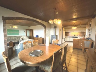 Großzügiges Zuhause mit Einliegerwohnung, Terrasse und weitläufigem Grundstück