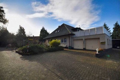 Traumhaftes Zweifamilienhaus mit großem Garten