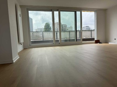 Charmante Penthouse Wohnung 2 bis 3 Zimmer ggf.  (3-Zimmer ggf. möglich) mit traumhaften Blick
