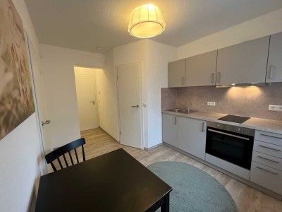 **Zentrale, möblierte Wohnung mit 2 Bädern & 2 Schlafzimmern - optimal als WG**