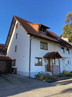 Geräumige, vollst. renovierte 6,5-Raum-Doppelhaushälfte mit geh. Innenausstattung und EBK