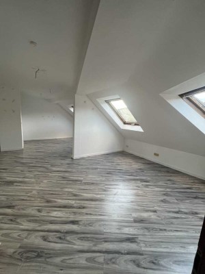 Geräumige 4-Zimmer-Wohnung mit 2 Bädern und Gäste-WC in Wuppertal-Barmen