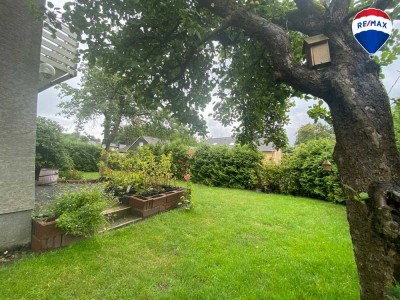 Gepflegtes Zweifamilienhaus mit großem Grundstück, Ausbaupotenzial, in ruhiger Lage von Steinhagen