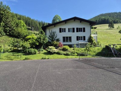 Zwei Wohneinheiten mit gigantischem Freizeitareal!
