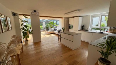 Wintergarten Traum im Hochparterre mit Garten und Garage