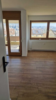 Modernisierte 2-Zimmer-Wohnung mit Balkon und Einbauküche in Esslingen