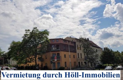 Höll-Immobilien vermietet sonnige 2-Raumwohnung mit Terrasse zum ruhigem Innenhof.