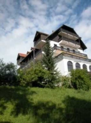 Gemütliche 2-Zi-Wohnung in einem historischen Anwesen, komplett möbliert