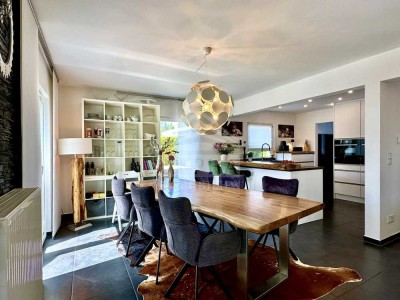 *EXKLUSIVES WOHNEN*  - Elegantes Einfamilienhaus mit Garten und Pool in Aalener Toplage