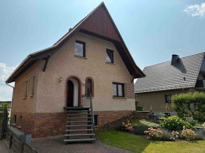 Ihre Chance für Wohnen und stilles Gewerbe: EFH mit 4 Zimmer + Büro-/Kosmetik-/Therapiebereich!!