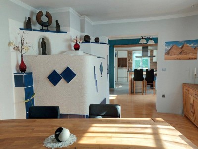 Großzügiges Einfamilienhaus, vollunterkellert in zentraler Lage