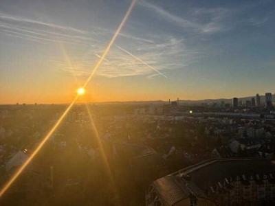Erstbezug nach Sanierung mit Balkon und EBK: Stilvolle 3-Zimmer-Wohnung mit geh. Innenausstattung