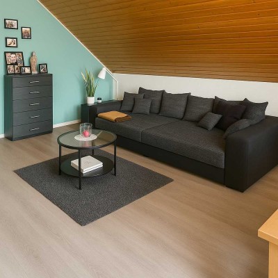 Schöne 3-Zimmer-DG-Wohnung mit Balkon und Einbauküche in toller Lage, ab 01.10.2025