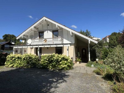 Stimmungsvolles, ländliches Domizil in herrlich naturnaher Lage,  im Osten von München