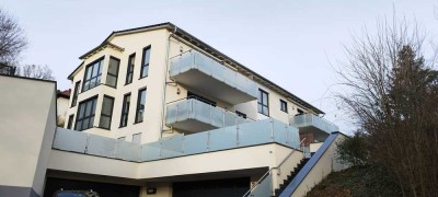 Helle, gepflegte 4-Zimmer-Wohnung mit geh. Innenausstattung mit Balkon und EBK in einem 6-Fam.Haus