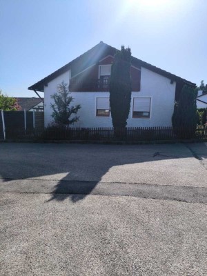 Großzüges Einfamilienhaus mit Garten und Pool