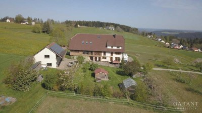 Ländlich wohnen mit Stil & Nachhaltigkeit? 4 Zimmer-Wohnung in liebevoll saniertem Bauernhaus!