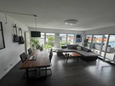 Schöne DG Wohnung mit Loggia, Taunusblick,  TG Wannenbad , 2,5 Zimmer