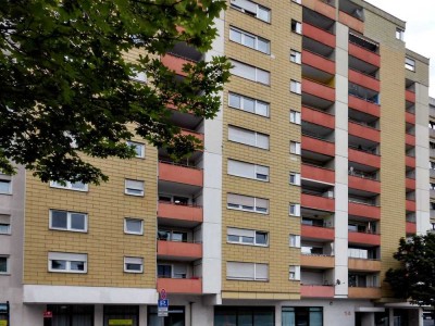 Wohnung im ersten OG mit Balkon und Stellplatz im Hof.