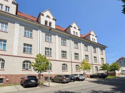 Barrierefreie 2-Zi-Wohnung mit Terrasse und TG-Stellplatz in der historischen Zigarrenfabrik
