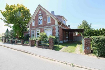 Großartiger Garten, gemütliche Räumlichkeiten und genügend Stellplätze!