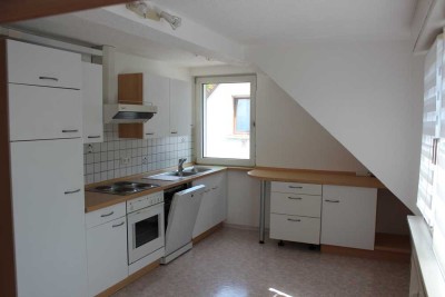 Helle 2-Zimmer DG-Wohnung, EBK, Balkon, in Bruchsal Untergrombach