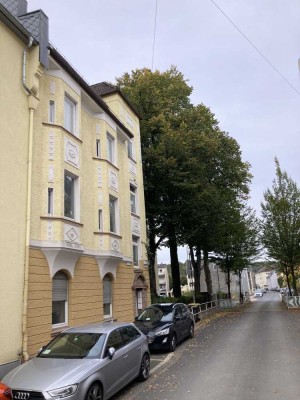 Attraktive, helle 4-Raum-Altbauwohnung mit Balkon in Siegen-City