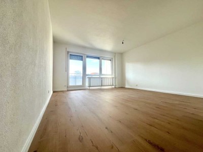 Erstbezug nach Sanierung: helle 2,5-Zimmer-Wohnung mit EBK und Balkon in Ludwigsburg