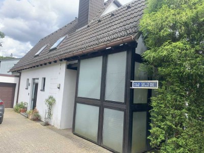 Freistehendes Einfamilienhaus mit Einliegerwohnung