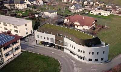 SONNENUNTERGANG ZU VERKAUFEN / 54 M² DACHGESCHOSSWOHNUNG IM ZENTRUM VON DIETACH / ERSTBEZUG