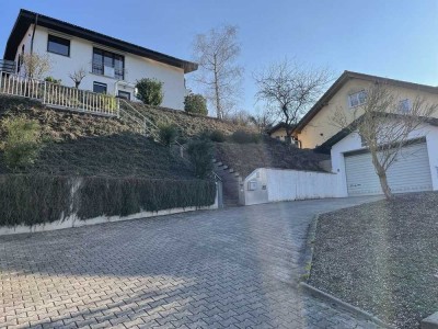 ImmobilienPunkt*** 1-2-Familienhaus mit herrlichem Fernblick