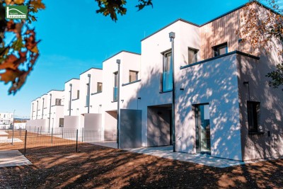 Stadt trifft Natur: Reihenhaus in wundervoller Lage mit vielen Extras!