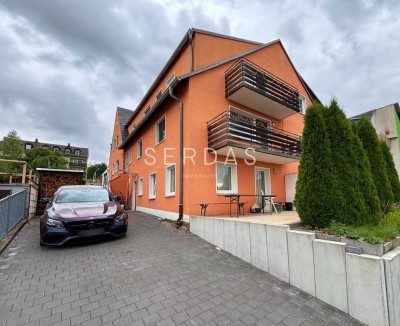 Charmante Doppelhaushälfte mit Einliegerwohnung, 4-Stellplatz-Garage und 859 m² Grundstück