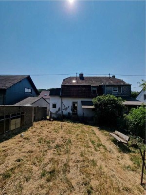 1 FH zum renovieren im Stadtteil von Lebach
