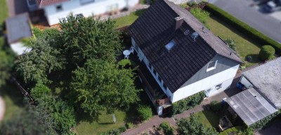 Einfamilienhaus mit Einliegerwohnung, Dachgeschoss und gepflegtem Garten in Linsengericht-Geislitz.