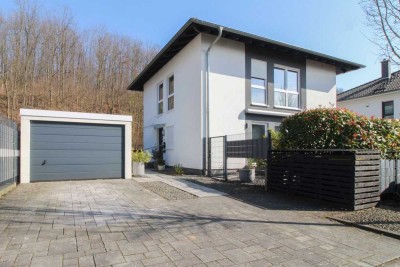 Gepflegtes 4-Zi.-Zuhause mit einer Garage und einem Freistellplatz