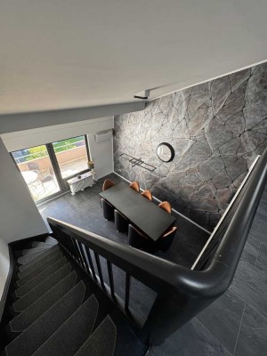 Erstbezug: Frisch renovierte moderne 5-Zimmer-Maisonettewohnung mit Weitblick, Baden-Baden