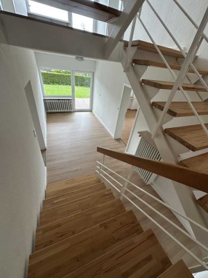 Renoviertes Einfamilienhaus mit Balkon und Terrasse, Garage in bevorzugter Lage in Neustadt/Wied