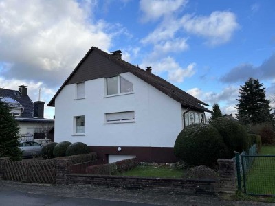 "Charmantes  Zweifamilienhaus mit idyllischem, sonnigem Garten zu verkaufen!"