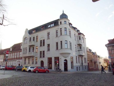 Große 2-Zimmer-Wohnung mit Wohnküche und Balkon, Puschkinstraße in 19055 Schwerin