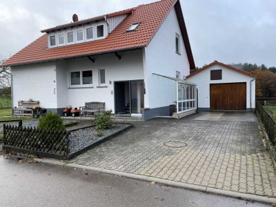 Schöne und vollständig renovierte 3-Raum-Erdgeschosswohnung mit EBK in Abtsgmünd