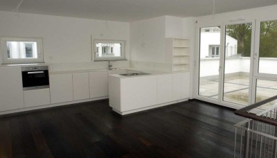 - === Traumwohnung - 100 m² Dachterrasse - EBK - 2 Bäder === -