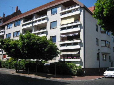 Tolle Wohnung mit Loggia und Einbauküche, Stellplatz möglich