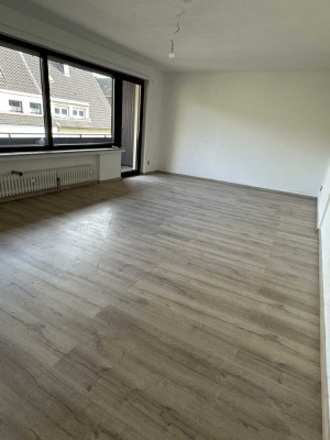 Modern sanierte 4-Zimmer-Wohnung mit großem Balkon (ca. 90 m²), 1. OG, frei ab 01.01.26
