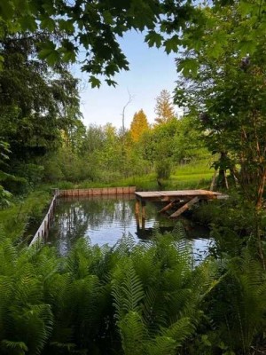 Vermietete Doppelhaushälfte mit weitläufigem Garten samt Fischteich